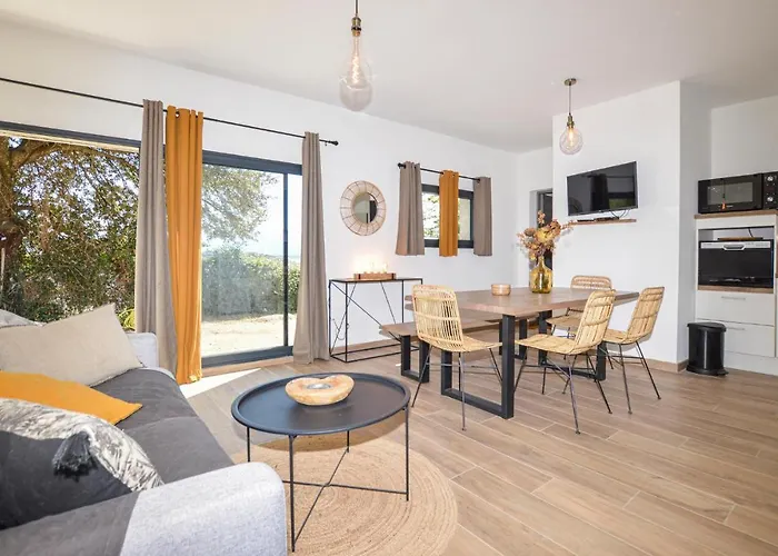 Hébergement de vacances 2 Bedroom Cozy In Canale Pila-Canale