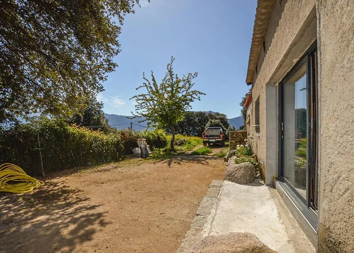 Hébergement de vacances 2 Bedroom Cozy In Canale