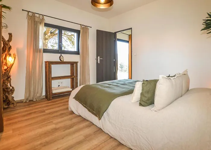 Hébergement de vacances 2 Bedroom Cozy In Canale